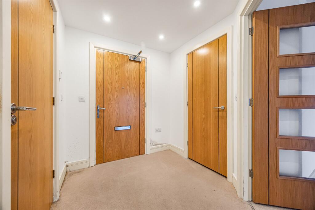 Crayshaw Court, Abbotsmead Place, Caversham, Reading photo 4