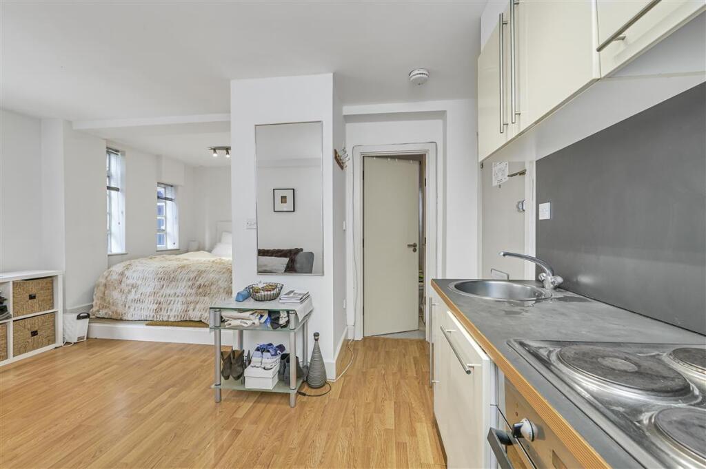 Apartment in London - View 5