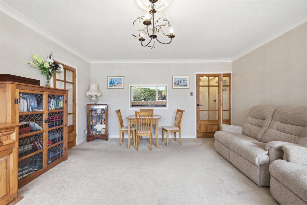 Apartment in Southend-on-Sea - More