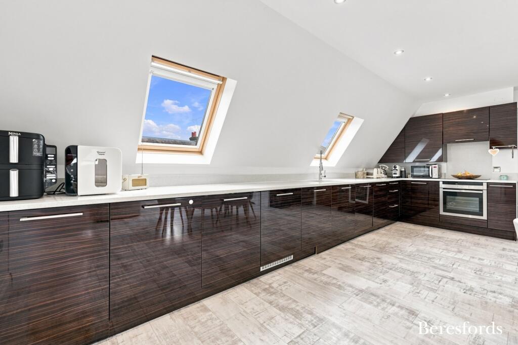 Apartment in Brentwood, Essex - View 4