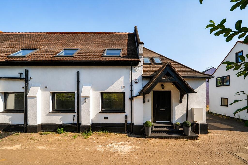 House in Hertsmere, Hertfordshire - View 4