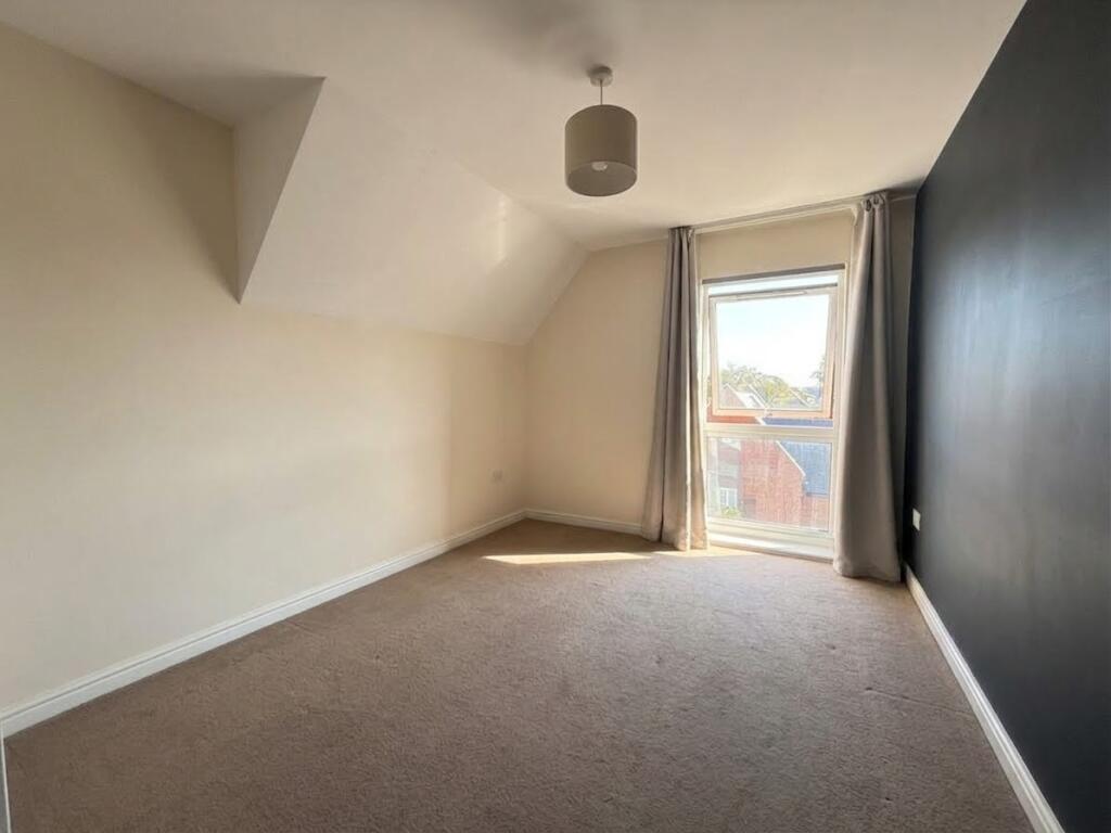 Apartment in Southampton - View 4