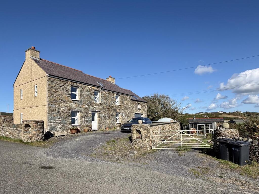 House in Rhydwyn, Cylch-y-Garn - View 3
