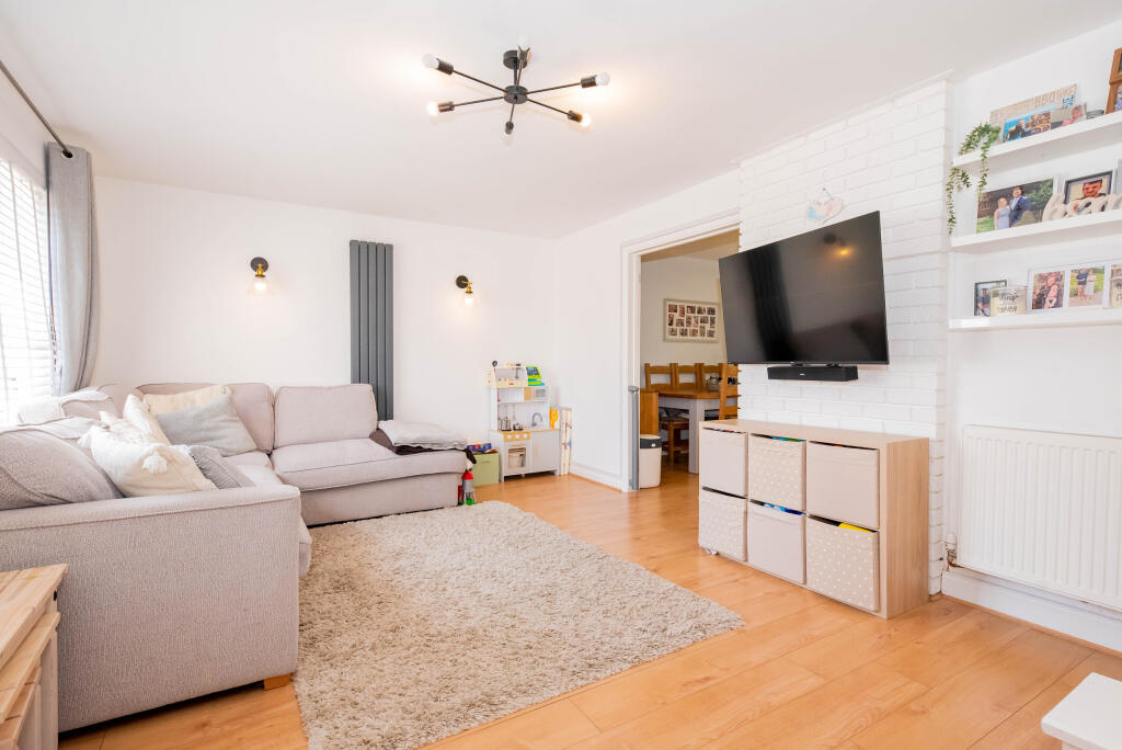 Wordsworth Avenue, Yateley, Hampshire, GU46 photo 4