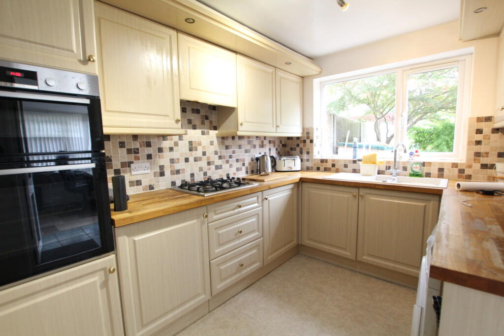 House in Sandy, Central Bedfordshire - More