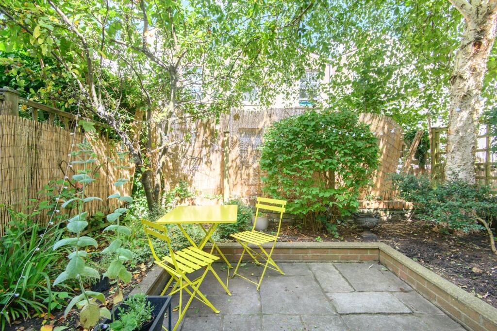 Apartment in Bristol - View 3