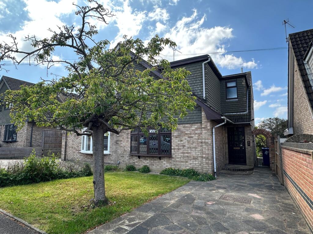 Main image of property: Golding Crescent, Stanford-Le-Hope, SS17