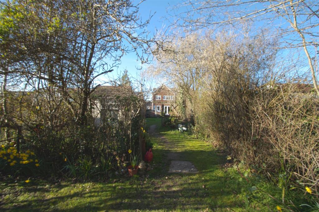 House in Basildon, Havering's Grove, Billericay - View 2