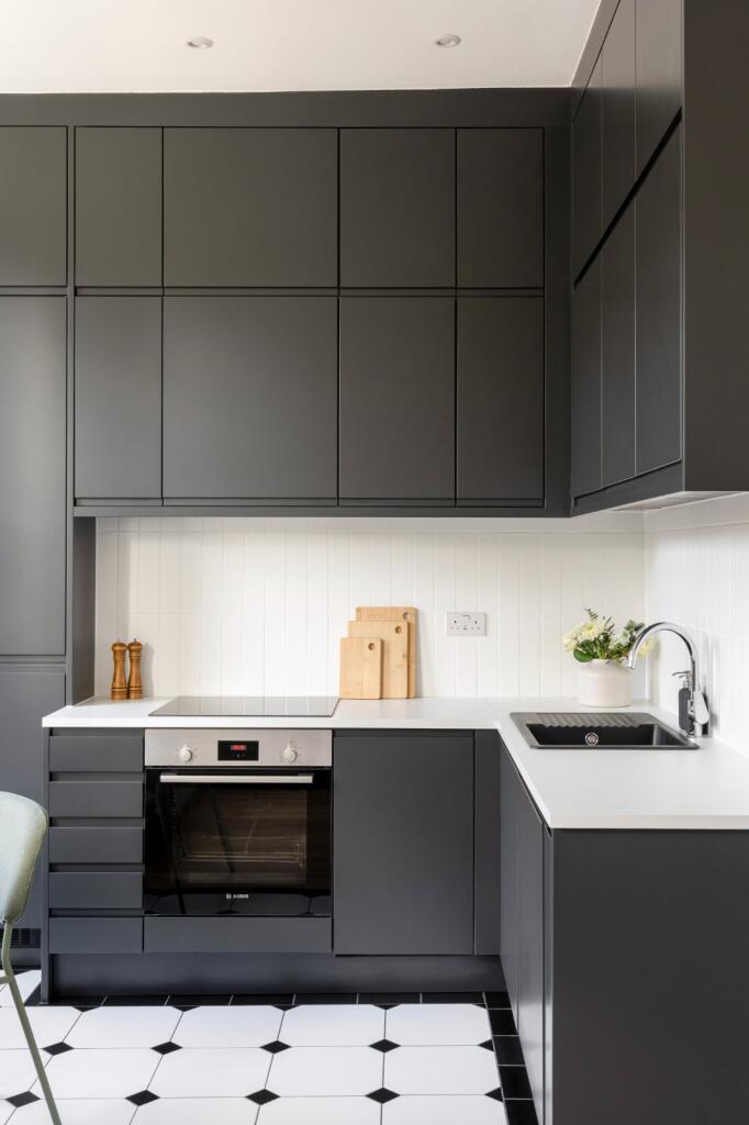 Apartment in London - View 5