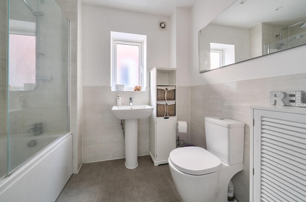 House in Winnersh, Sindlesham - More