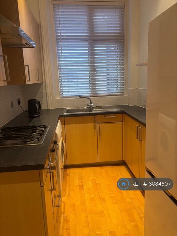 Apartment in London, Earl's Court - View 3
