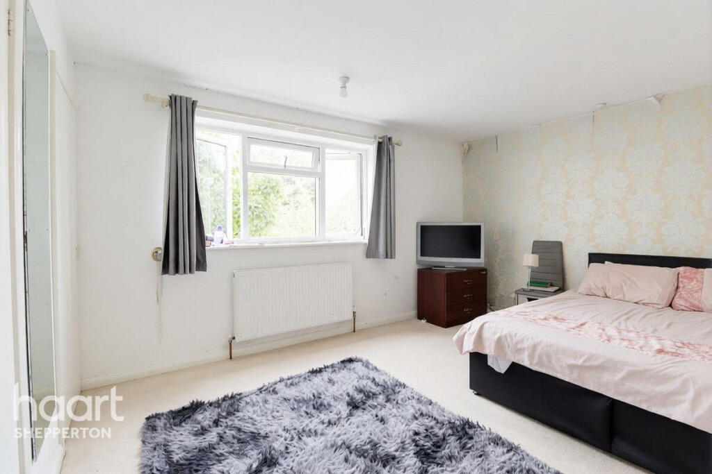 House in Spelthorne, Surrey - More