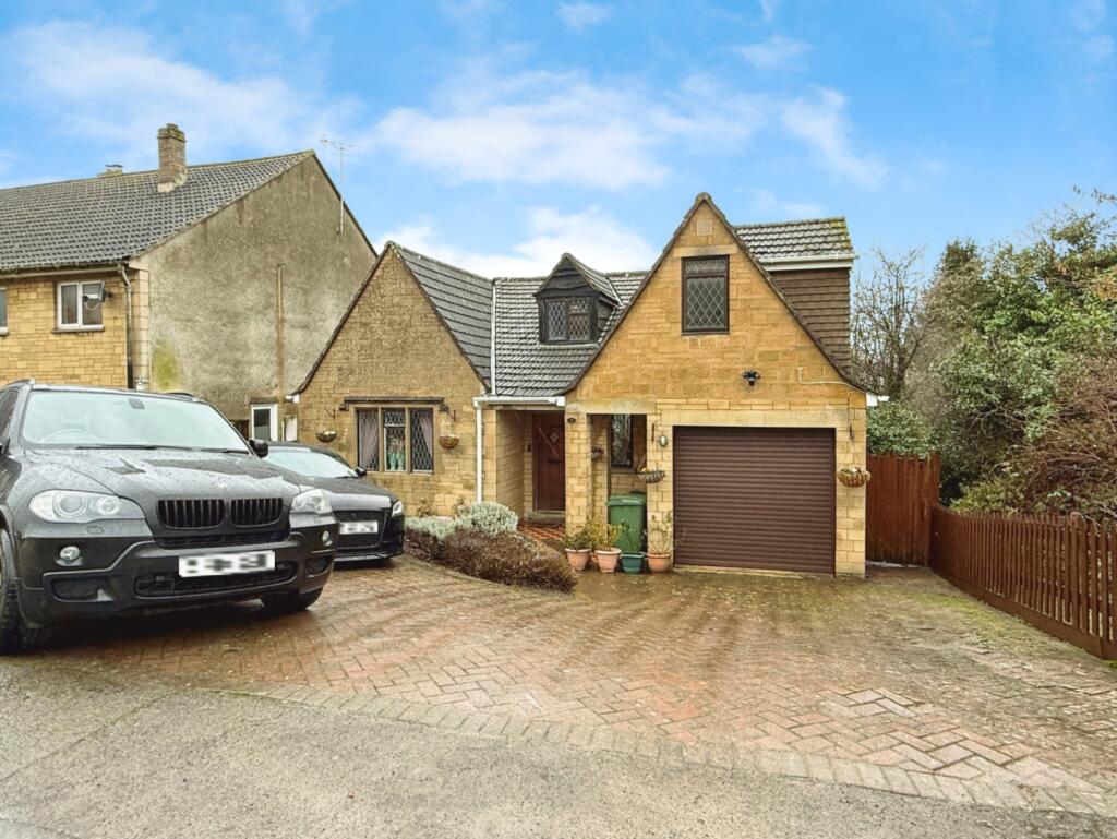 Main image of property: Cotswold Green, Stonehouse, GL10