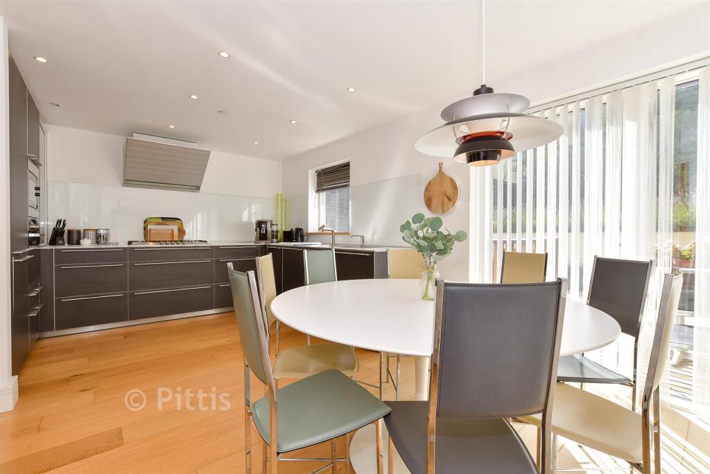 House in Cowes, Isle of Wight - More