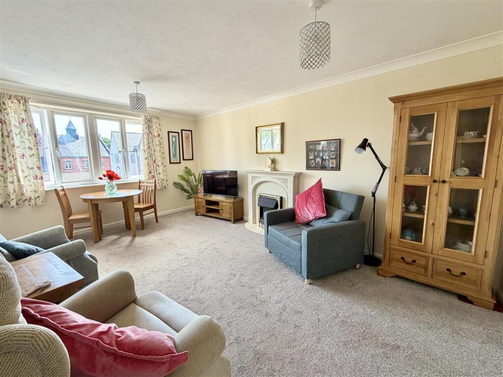 48 Hazledine Court, Longden Coleham, Shrewsbury, SY3 7BS photo 3