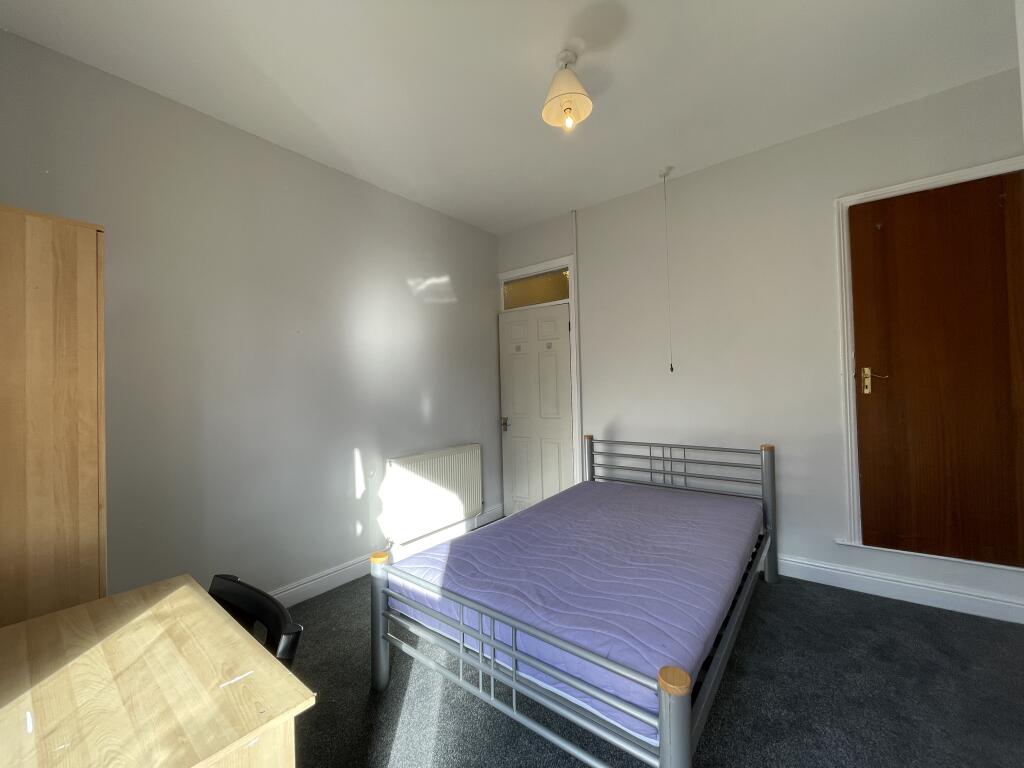 4 bedroom semi-detached house for rent
