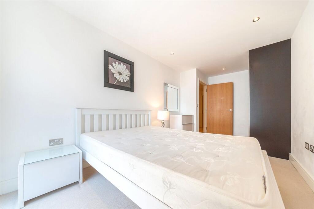 Apartment in London - More