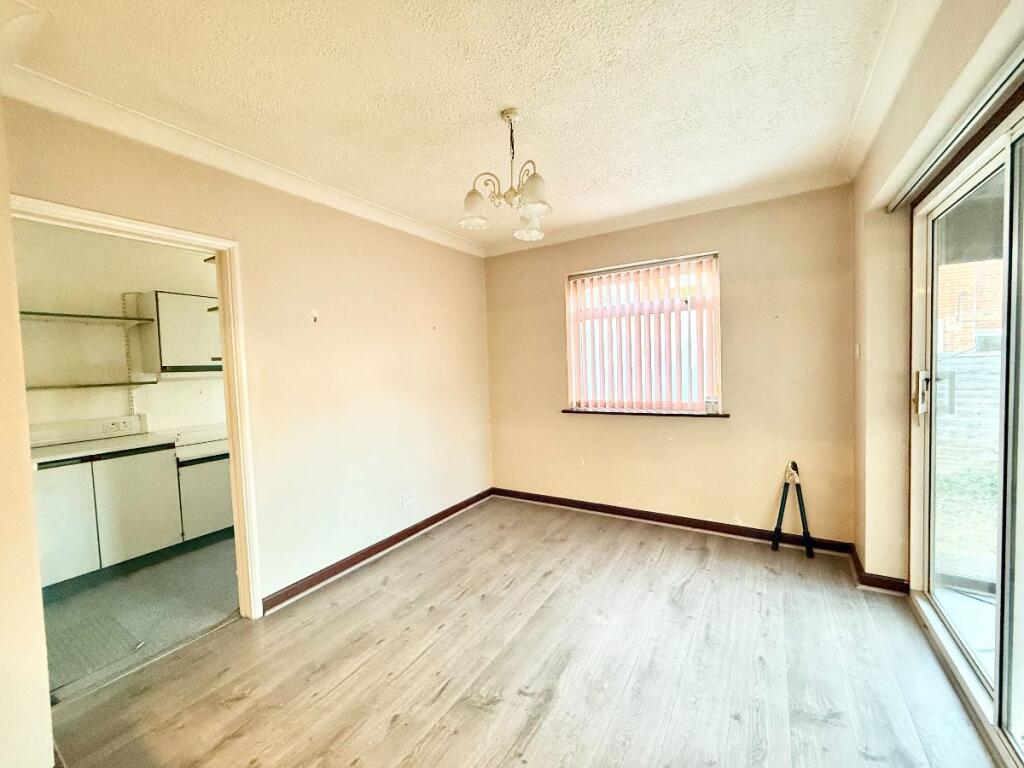Waarem Avenue, Canvey Island photo 4