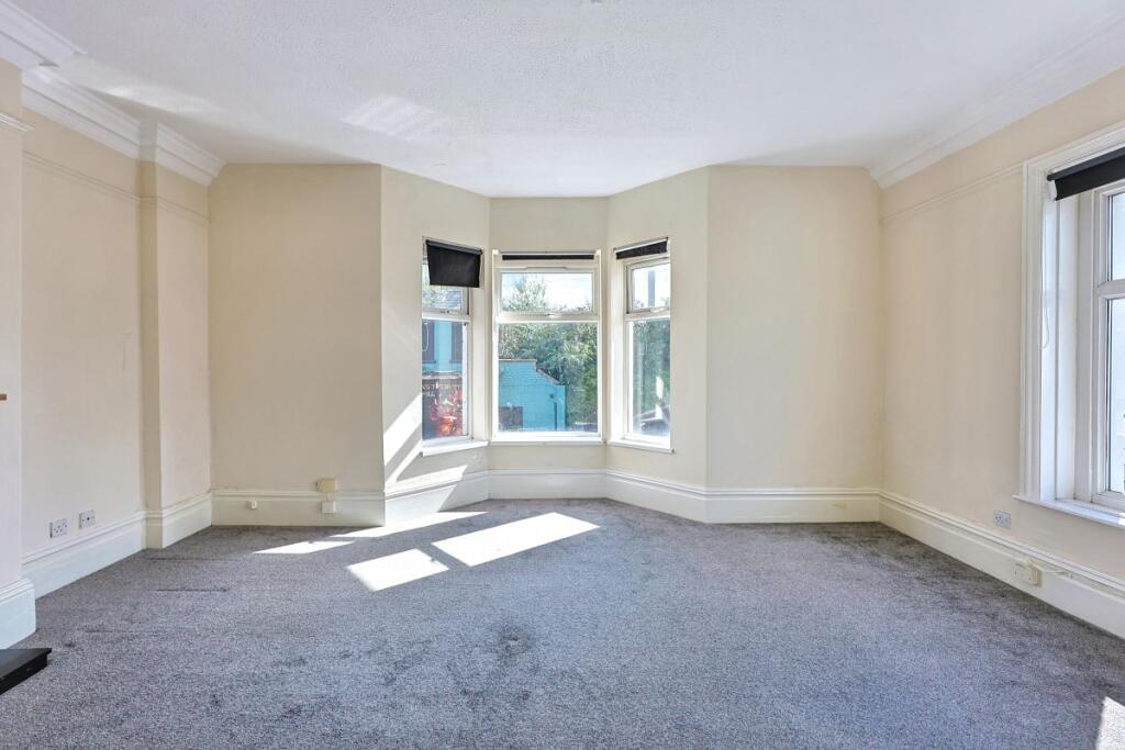 Apartment in Newport, Maindee - More