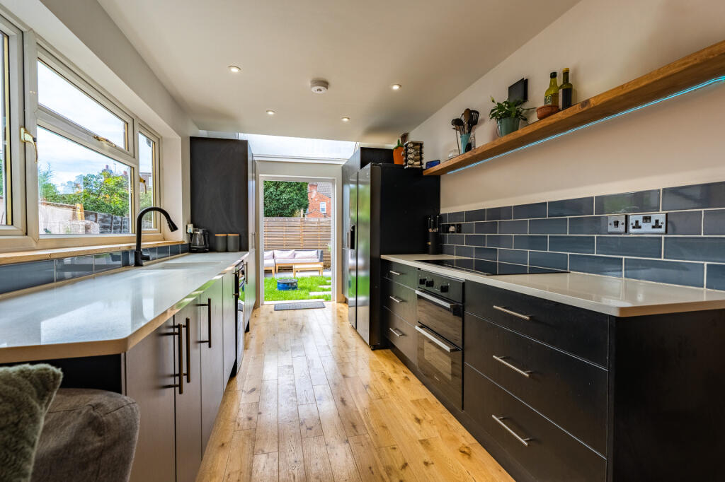 House in Worcester - View 5