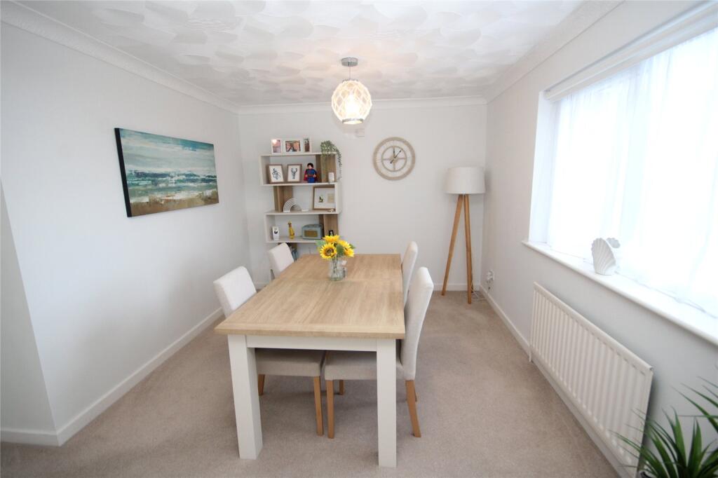 Marine Drive East, Barton on Sea, New Milton, Hampshire, BH25 photo 4