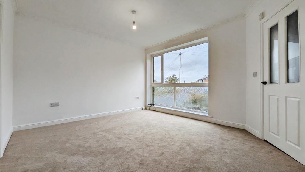 Vicarage Close, Springhead, Saddleworth, OL4 photo 4