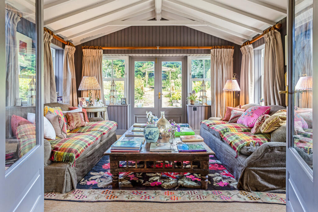 House in East Hampshire, Colemore, Colemore and Priors Dean - View 4