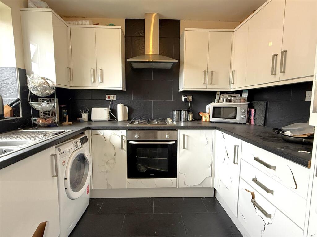Apartment in Wolverhampton, West Midlands - View 3