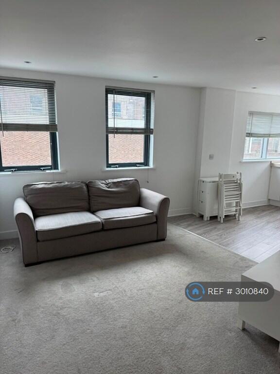 Apartment in Birmingham, West Midlands - View 4