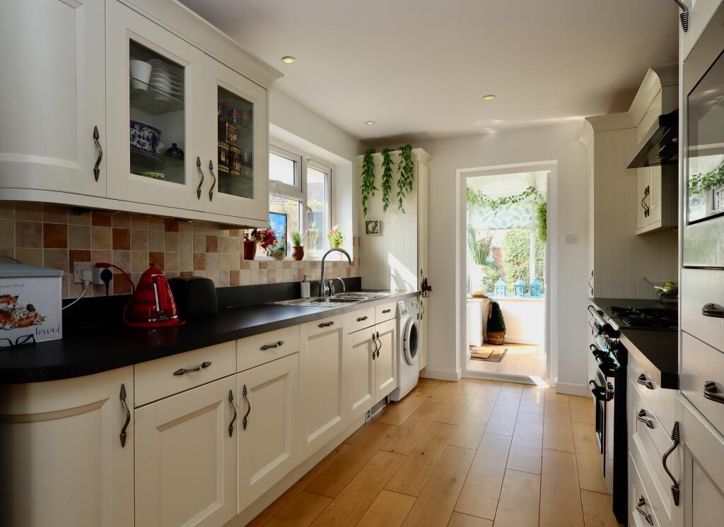 Additional image 5 of Holman Close, Glastonbury, Somerset