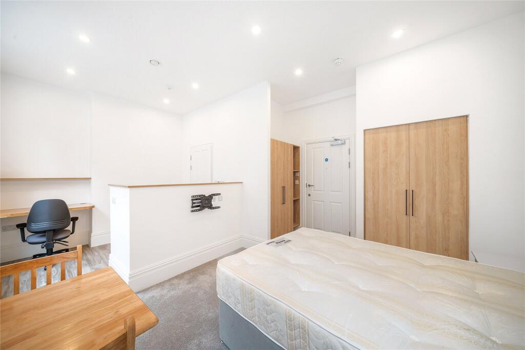 Studio flat for rent