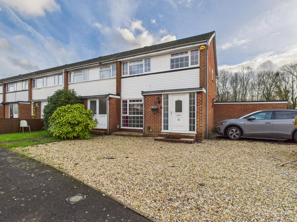 Main image of property: Linden Road, Woodley, Reading, Berkshire, RG5