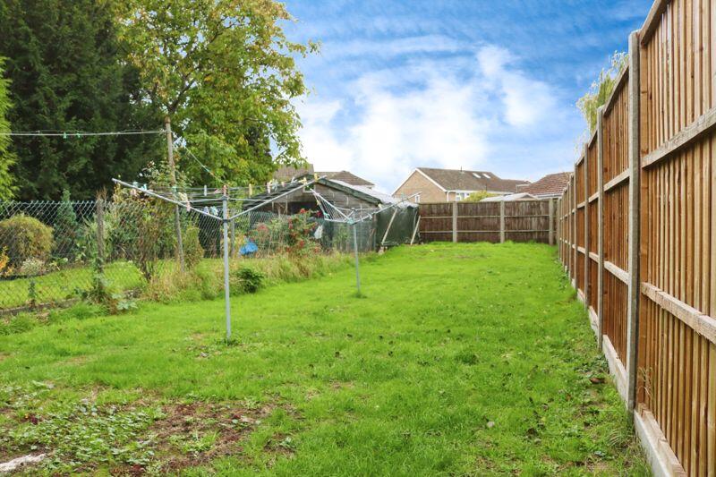 Meadfield Road, Langley photo 2