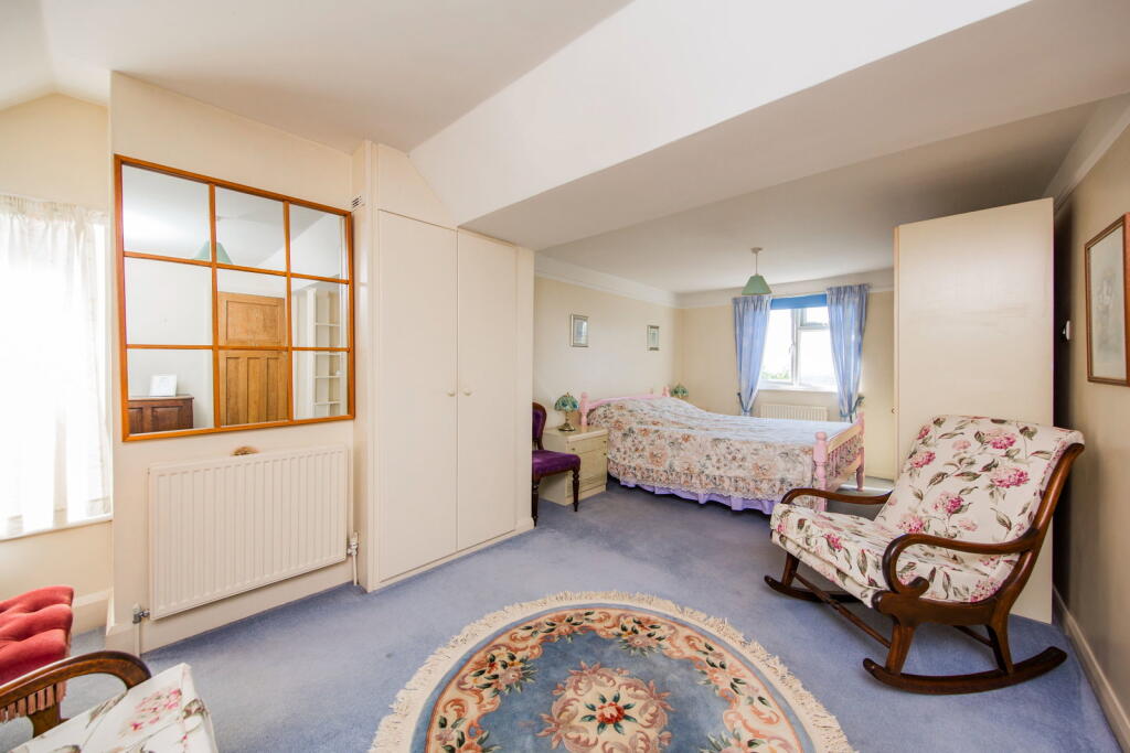 House in Tonbridge - More