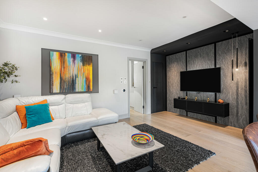 House in London - View 2