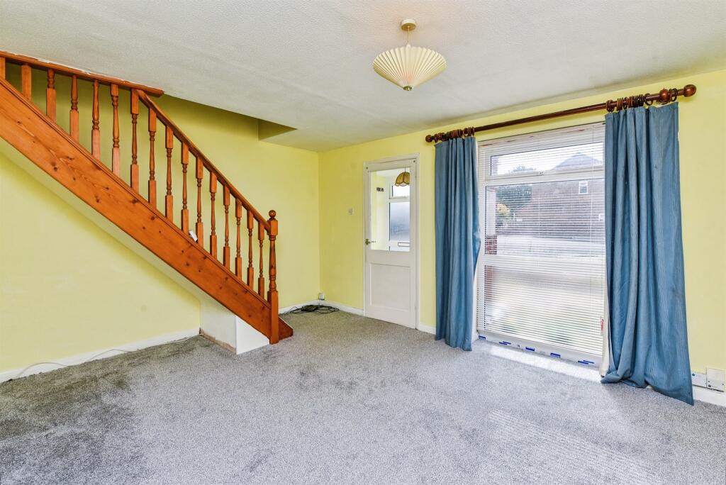 Heather Close, Westbury photo 4
