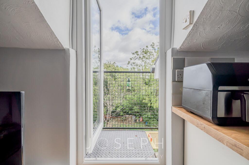 Apartment in Ipswich - View 5