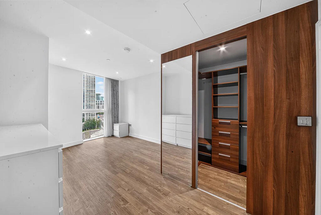 Apartment in London, Vauxhall - View 4