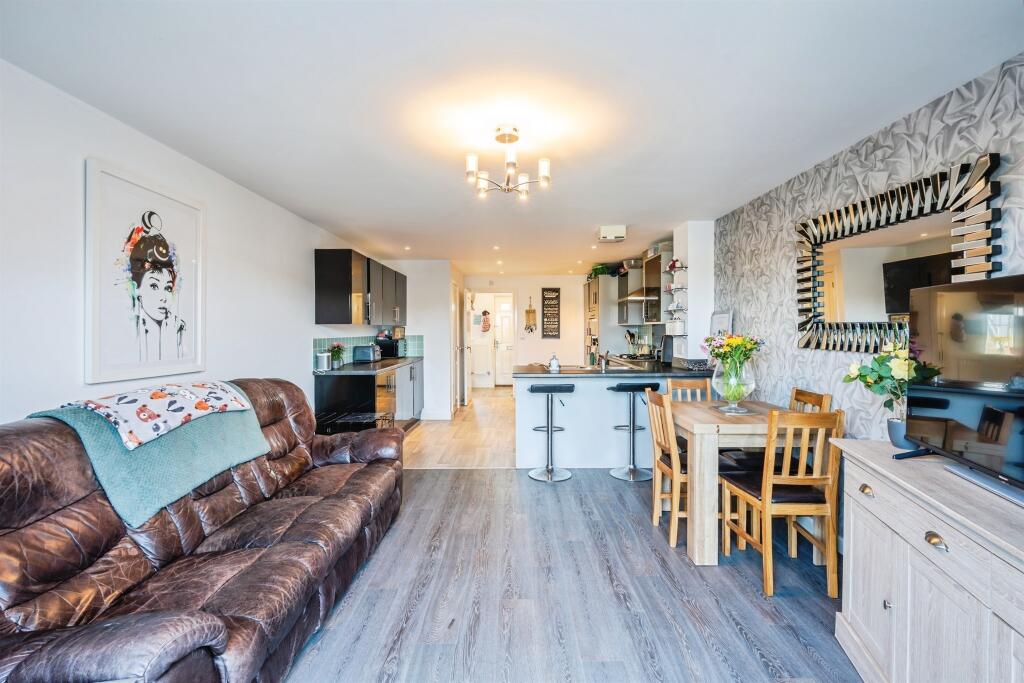 Westview Close, Peacehaven photo 5