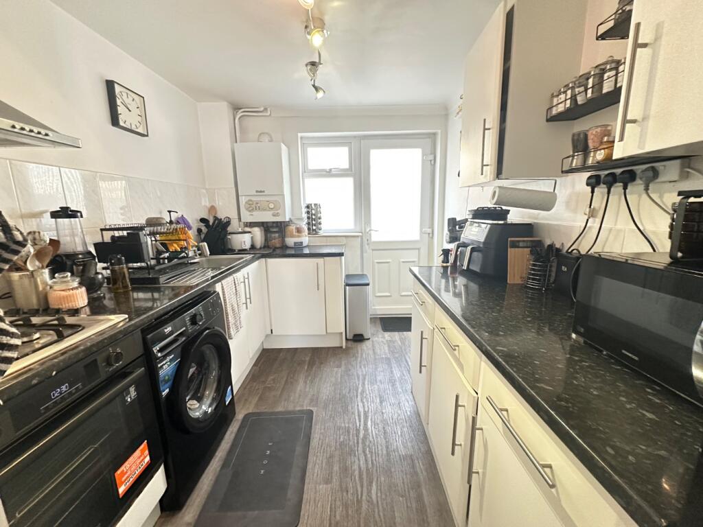 House in Luton - View 5