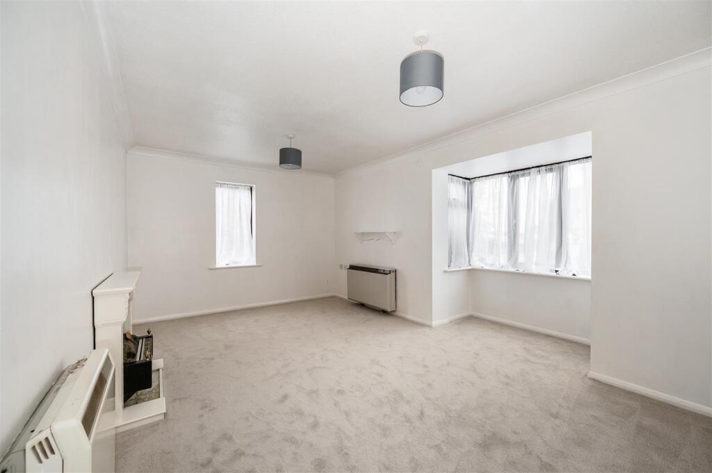 Windmill Court, East Wittering, Chichester photo 4