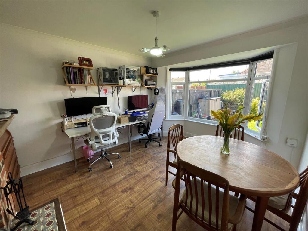 House in Sandown, Yaverland - More