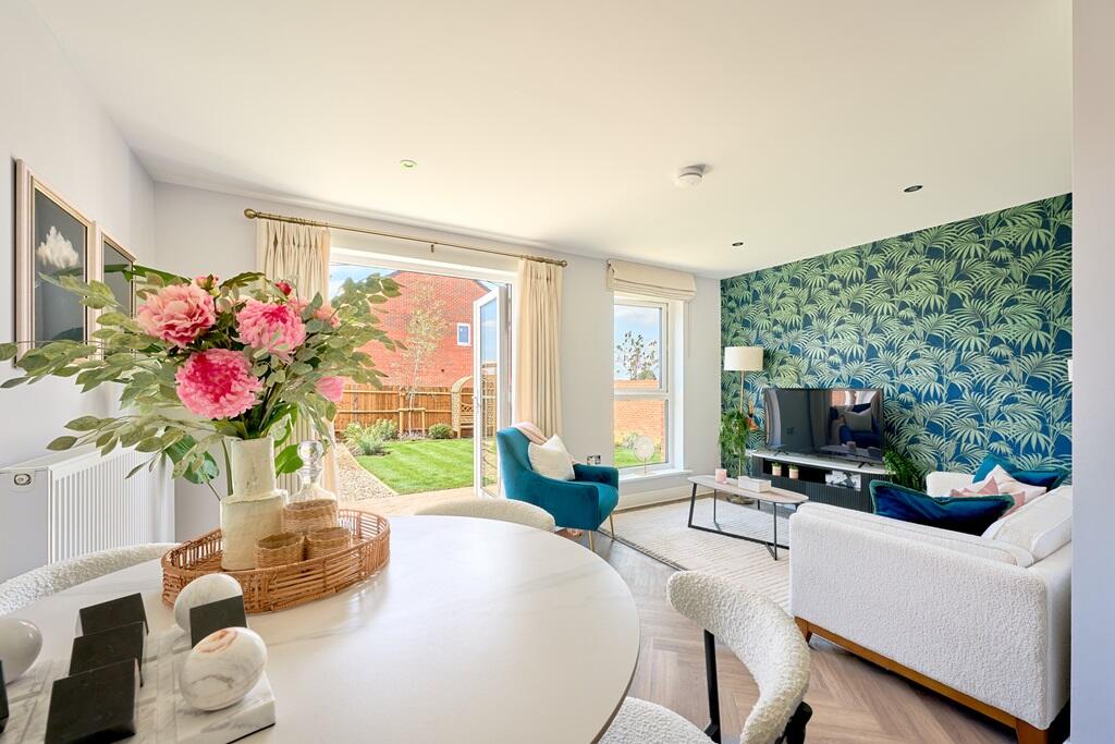 House in Newell Green, Warfield - More