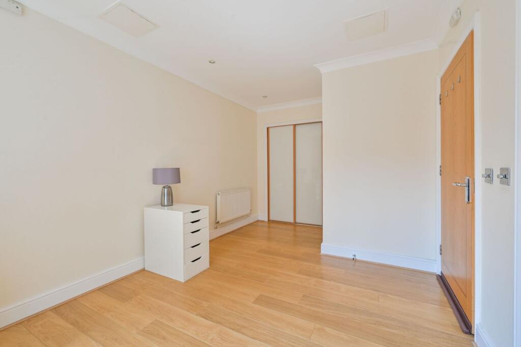 Apartment in London - View 4