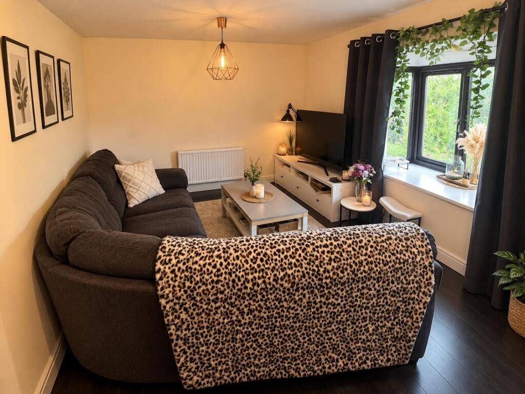 Apartment in Rushmoor, Hampshire - View 2