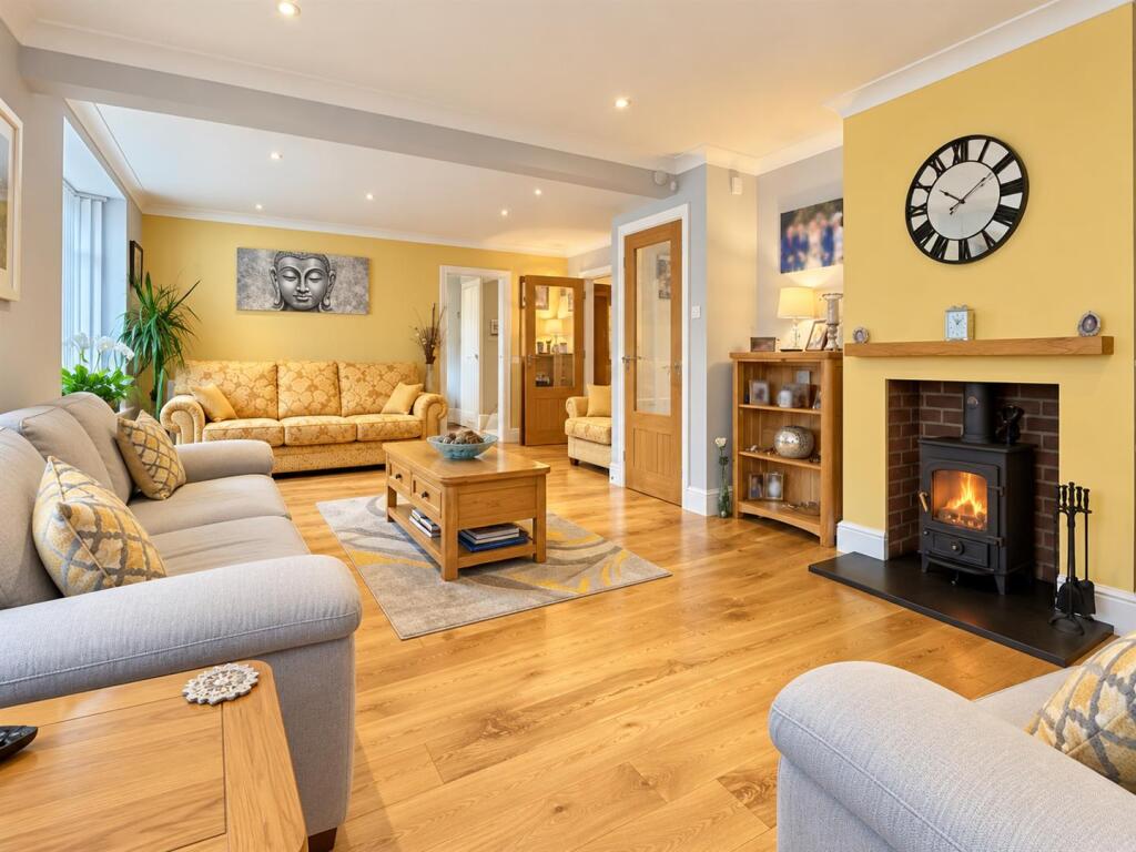 House in West Suffolk, Worlington - More