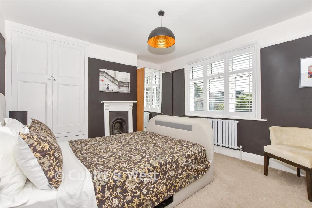 House in Portsmouth - More