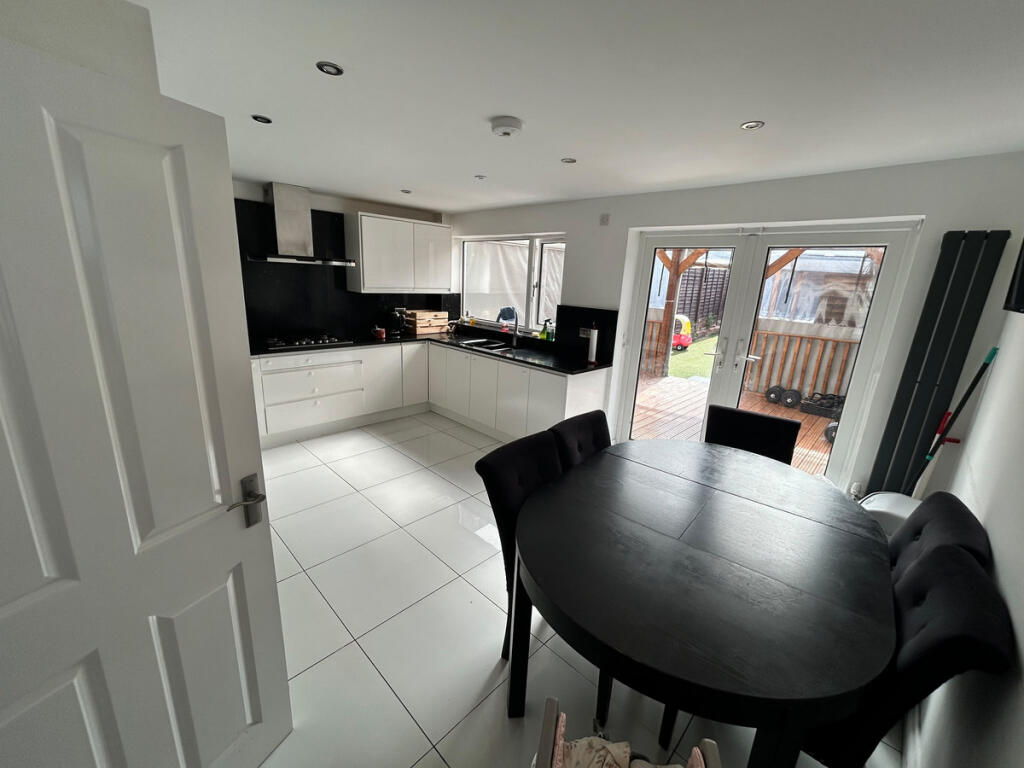 Vicarage Farm Road, Wellingborough, NN8 - View 5
