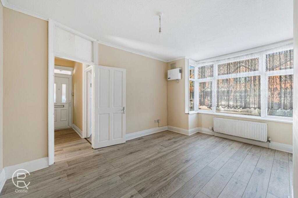 Apartment in Southall, Southall Green, London Borough of Ealing - More