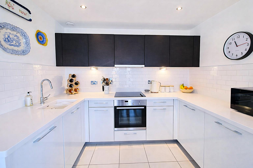 Apartment in Dacorum, Hertfordshire - View 2